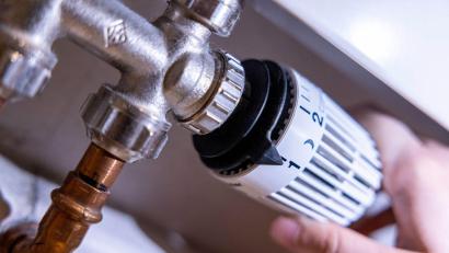 Symbolbild: Thomas Banneyer/dpa
Am Dienstag, 3. Februar 2026, wird es in Schwandorf zu einer Unterbrechung der Fernwärmeversorgung kommen.