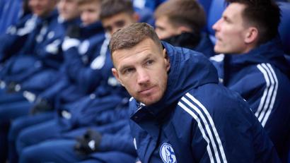 Bild: Bernd Thissen/dpa
Edin Dzeko bleibt vorerst Joker beim FC Schalke. (Archivbild)