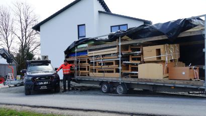 Bild: Humanitas in Centro
Alexander Kodlitz ist diesmal mit 20 elektrischen Pflegebetten samt medizinischer Matratzen und Tabletschränken in Richtung Ostukraine aufgebrochen.