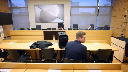 Bild: Karl-Josef Hildenbrand/dpa
Nach Ansicht des AfD-Politikers sollte das Verfahren eingestellt werden. (Archivbild)