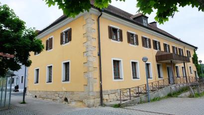 Bild: do
In das ehemalige ortsbildprägende Grafenwöhrer Postamt soll wieder neues Leben einkehren.