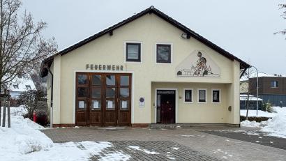 Bild: Petra Hartl
Das Feuerwehrhaus in Poppenricht soll erweitert und umgebaut werden. Der Verwaltungsgerichtshof in München hat jetzt den Baustopp aufgehoben.