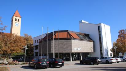 Archivbild: td
Das Rathaus in Schwarzenfeld: Am 8. März wollen drei Kandidaten politisches Oberhaupt der Marktgemeinde werden.