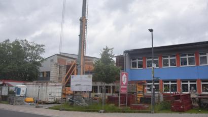 Bild: fz
Die Grundschule Bechtsrieth wird erweitert. Dafür plant die Gemeinde 1,8 Millionen Euro Investitionskosten.