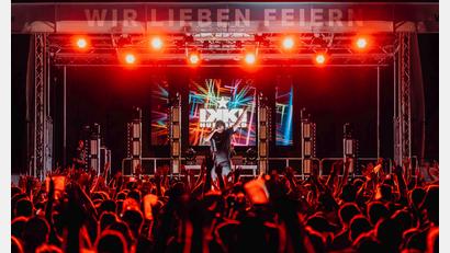 Bild: Philipp Mathes/Vitamin B Group GmbH/exb
Ikke Hüftgold ist in Weiden am Start beim Mallorca-Sommer-Festival.