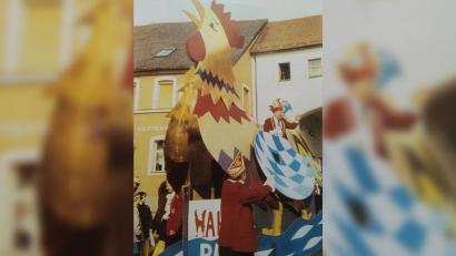 Archivbild: mma
Der Hahnbacher Gockel darf bei den Umzügen am Faschingssonntag nicht fehlen.