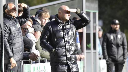 Archivbild: Hubert Ziegler
Tobias Rösl (Mitte) und das Trainerteam der DJK Ammerthal müssen in der Vorbereitung improvisieren.