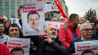 Bild: Abdullah Tepeli/ZUMA Press Wire/dpa
Der Anstieg der Abschiebungen in die Türkei ist aus Sicht der Linksfraktion besonders kritikwürdig. (Archivbild)