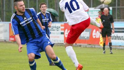 Bild: war
Für den Landesligisten SV Etzenricht gibt es am Samstag beim Testspiel voraussichtlich ein Wiedersehen mit Nico Becker, der zwei Jahre für Etzenricht auf Torejagd ging und in seinem ersten Jahr 20 Treffer erzielte.
