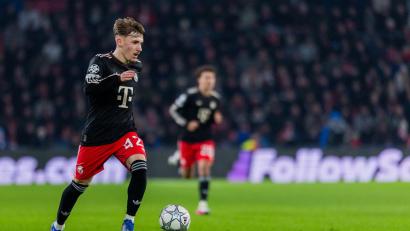 Bild: Rolf Vennenbernd/dpa
Der 17-jährige Lennart Karl in der Champions League gegen den PSV Eindhoven.