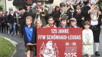 Bild: wro
Den Anfang des Kirchenzuges am Pfingstsonntag machen die Dorfkinder.