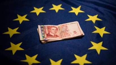 Bild: Andreas Arnold/dpa
In Bulgarien ist der Lew Geschichte. (Archivbild)