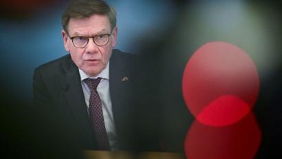 Bild: Sebastian Christoph Gollnow/dpa
Auch die Bundesregierung greift den KI-Trend um den Pinguin auf. (Archivbild)