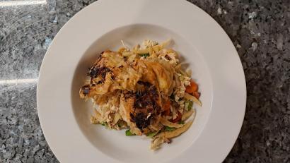 Bild: Doris Borchardt
Krautkrapfen, hier auf einem auf Salatbett angerichtet, sind eine willkommene Abwechslung, wenn der Fasching zu viele süße Krapfen beschert hat.