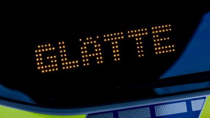 Symbolbild: Rolf Vennenbernd/dpa
Die Bergung des Fahrzeugs bei Neukirchen-Balbini erfordert den Einsatz einer Spezialfirma.