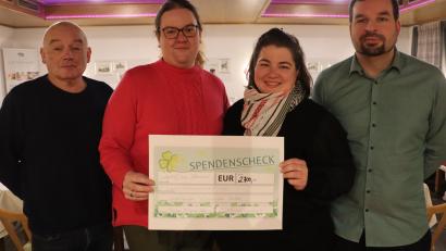 Bild: mrr
Sie sind Förderer des kulturellen Lebens in Rieden (v. l.): Theaterregisseur Gerhard Schnabel, Susanne Klostermann, Spartenleiterin Franziska Haas-Würz und René Klostermann.