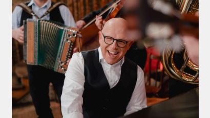 Bild: Jan Saurer/exb
Moderator, Erfinder und Gesicht der "Brettl-Spitzen", Jürgen Kirner.