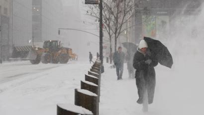 Bild: Heather Khalifa/FR172147 AP/AP/dpa
Bei extremer Kälte und starken Schneefällen waren zuletzt nach Medienberichten mindestens 85 Menschen in mehreren US-Bundesstaaten ums Leben gekommen. (Archivbild)