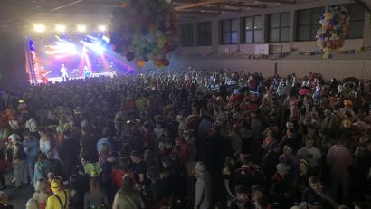 Bild: wro
Rund 1800 Leute feierten beim HCL-Superfasching in Wiesau eine große Party.