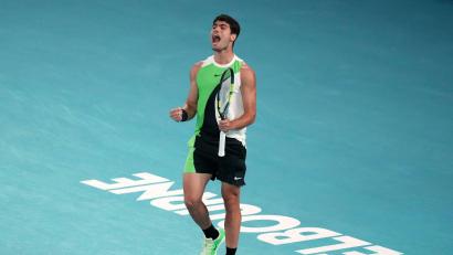 Bild: Mark Baker/AP/dpa
Carlos Alcaraz ist der jüngste Tennisspieler der Geschichte, der alle vier Grand-Slam-Turniere gewonnen hat.