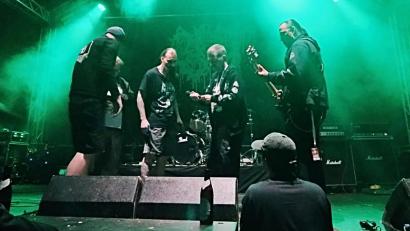 Bild: Julia Nold 
Vorbereitungen für den Auftritt.