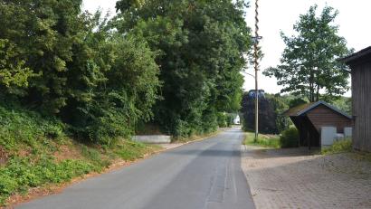 Bild: jr
Mehrheitlich stimmte der Stadtrat für Tempo 30 für die Ortsdurchfahrt von Kleinbüchlberg und unterstützte damit den Wunsch der Dorfgemeinschaft, obwohl dies die Polizei in einer Stellungnahme abgelehnt hatte. Gleichzeitig kündigte die Stadt vermehrt Kontrollen auf Einhaltung an.