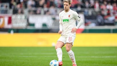 Bild: Harry Langer/dpa
Seltenes Bild in dieser Saison: Arne Maier für den FC Augsburg am Ball. (Archivbild)