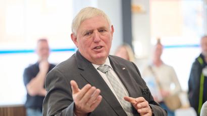 Bild: Bernd Thissen/dpa
Laumann fordert: ein bisschen mehr Fingerspitzengefühl, bitte. (Archivfoto)