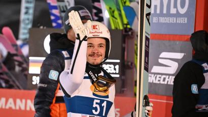 Bild: Swen Pförtner/dpa
Philipp Raimund freut sich über Platz drei.