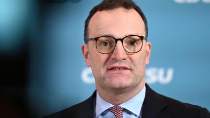 Bild: Elisa Schu/dpa
Unionsfraktionschef Jens Spahn (CDU) fordert Tempo bei den Reformen. (Archivfoto)
