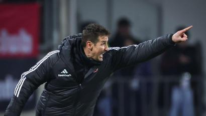 Bild: Daniel Karmann/dpa
Miroslav Klose pusht seine Nürnberger nach vorne.