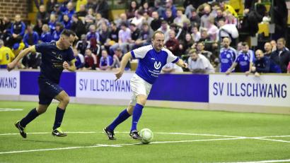 Bild: Hubert Ziegler
Vorsitzender Martin Luber (rechts) vom SV Illschwang war beim AH-Turnier persönlich auf dem Kunstrasen aktiv, wie hier im Spiel gegen Happurg (links). Hallenmasters des SV Illschwang 2026
Saison 2025/26
Bild: Hubert Ziegler