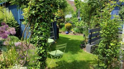 Bild: Josef Höllerl/exb
Das Natur- und Gartenparadies von Christa und Gerhard Gieler ist eine Augenweide.