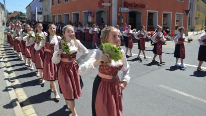 Bild: gi
Eine Augenweide waren die Festdamen und Festburschen.