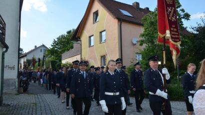 Bild: dob
Vorsitzender Dr. Martin Pazdera (links) hatte gut lachen. Petrus schickte regelrechtes Kaiserwetter zum Gründungsjubiläum.