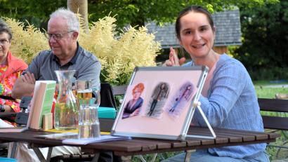 Bild: ubb
Autorin Yvette Eckstein aus Augsburg las aus ihrem neuen Krimi, erzählte aber auchvon der Entstehung des Buches "Bärnauer Schatten".