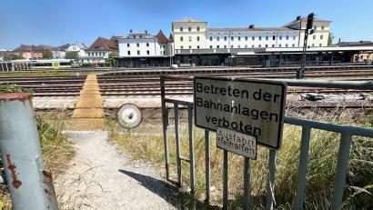 Bild: Gabi Schönberger
Hier geht´s (noch) nicht weiter. Der Wunsch nach einem "Durchstich" vom Stadtteil Lerchenfeld bis zum Bahnhofsvorplatz besteht seit vielen Jahren. Jetzt kommt Bewegung in das Thema.