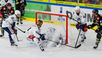 Bild: samla.de
Trotz mutiger Leistung konnten die Blue Devils keinen Punkt aus Krefeld entführen. Sie verloren mit 4:7 beim Spitzenreiter.