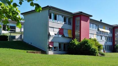 Archivbild: ld
Die Grundschule in Neusorg erfüllt so gut wie alle Voraussetzungen für eine Ganztagsbetreuung der Mädchen und Buben aus dem Fichtelnaabtal. Lediglich die Mensa müsste um etwa 70 Quadratmeter erweitert werden.