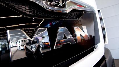 Bild: Sven Hoppe/dpa
Mehr als 2.100 Beschäftigte arbeiten nach Gewerkschaftsangaben im MAN-Werk in Salzgitter. Auch für sie gibt es nun eine Zukunftsperspektive. (Archivbild)