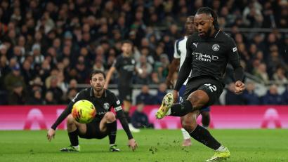 Bild: Richard Pelham/AP/dpa
Antoine Semenyo erzielte das 2:0 für Manchester City.