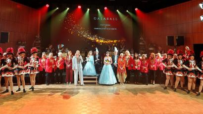 Bild: mfh
Die Aktiven der Narrhalla Rot-Gelb und die Prinzengarde gaben ein tolles Bild ab.