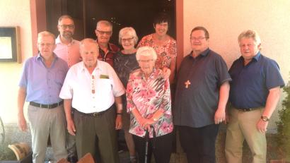 Bild: fz
Mit ihren Geschwistern und den Gratulanten feierte Johanna Kraus ihren 90. Geburtstag.