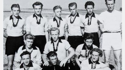 Bild: Archiv FC Tirschenreuth
Die Fußballmannschaft des FC Tirschenreuth aus dem Jahre 1950 mit Torhüter Hans "Iste" Zant.