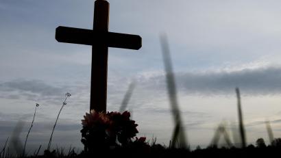 Symbolbild: Julian Stratenschulte
Viele Trauergäste nehmen Abschied von Konrad Zeitler aus Pleystein.