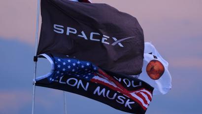 Bild: Eric Gay/AP/dpa
SpaceX und xAI werde beide von Elon Musk kontrolliert. (Archivbild)
