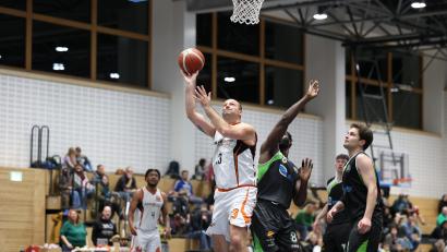 Archivbild: Dieter Jäschke
Vladimir Krysl (am Ball) fehlte im Hinspiel und wurde schmerzlich vermisst. Hinter seinem Einsatz in Jena steht noch ein Fragezeichen.