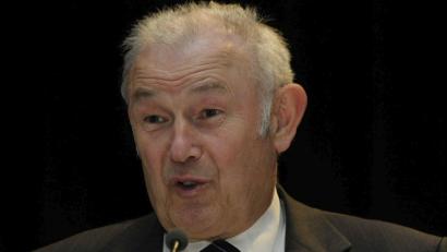 Archivbild: Petra Hartl 
Günther Beckstein wird den Abschlussbericht der Beratungen am Runden Tisch am 29. Juli dem Ministerrat vorstellen