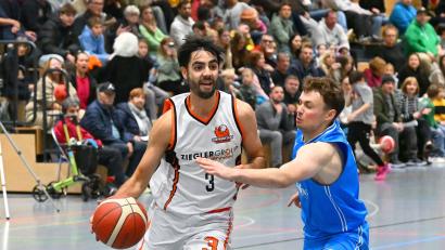 Bild: Tobias Schwarzmeier
DJK-Kapitän Liam Archer leitete mit drei Dreiern in Folge die beste Phase der Neustädter Basketballer ein. Für eine Wende im Spiel gegen Eggolsheim reichte es nicht mehr