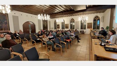 Bild: mfh
Zum dritten Mal hatte die Stadt die Vereinsvertreter zum Runden Tisch in den Rathaussaal eingeladen. Im Fokus stand der Heimaterlebnistag am 3. Mai, der in erster Linie von den Vereinen gestaltet werden soll.